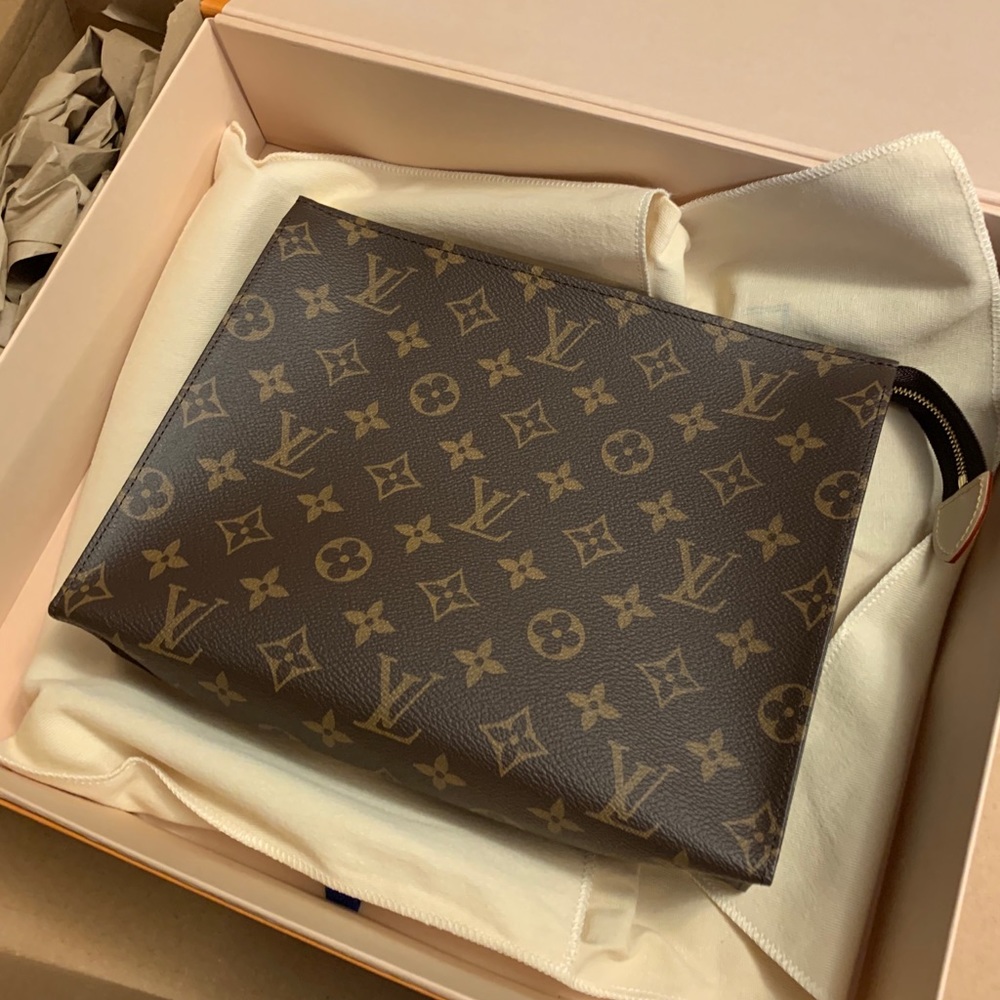 LV Toiletry 26